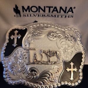 Montana Silversmith's Belt Buckle New in box. Never on on a belt. Not my style.